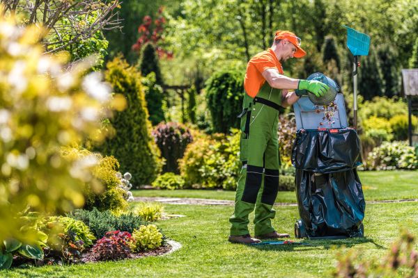 Backyard Cleaning - Backyard Cleaning Midvale, Utah