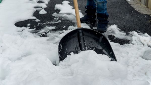 Snowy Walkway Clearing - Snowy Walkway Clearing Spokane, Washington